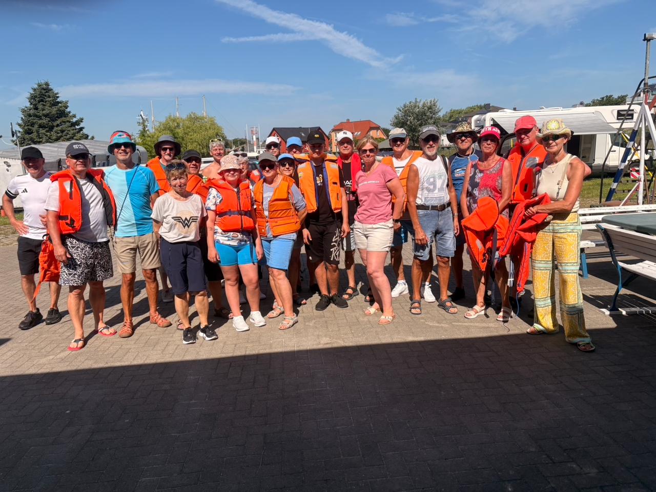 Gruppenfoto beim Segeln 2026 in Peenemünde
